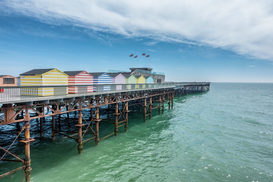 Hastings pier in East Sussex, UK – Image licensed via Adobe Stock